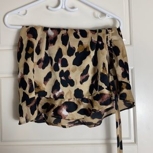 Flowi mini skirt $10-25 SALE ON MY CLOSET!!